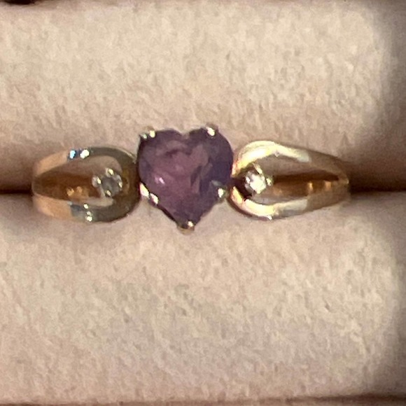 unbranded Jewelry - Petite 10K Yellow Gold Amethyst Diamond Heart Shaped Ring size 6.25